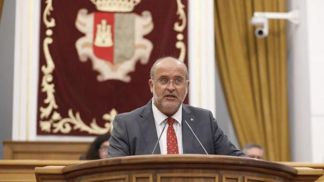José Luis Martínez Guijarro, vicepresidente primero de Castilla-La Mancha, en la tribuna de la Cortes regionales.