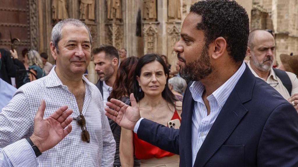Vicente Barrera, este jueves junto a Ignacio Garriga en su visita a Valencia. Rober Solsona / EP