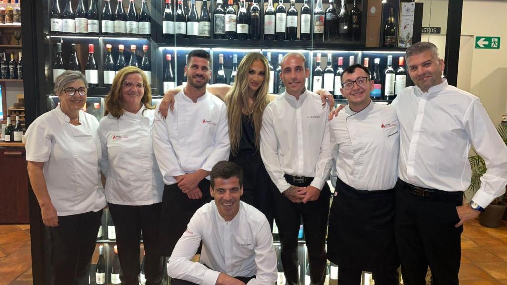 Equipo del asador O Xesteira y Jennifer Lopez