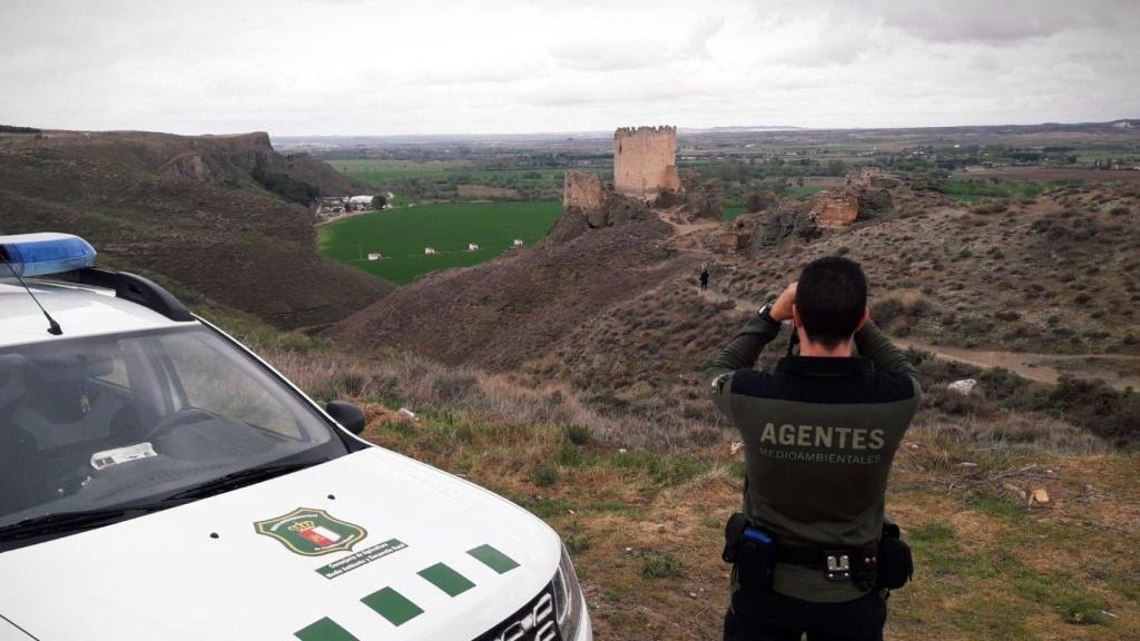 Imagen de archivo de un agentes medioambiental.