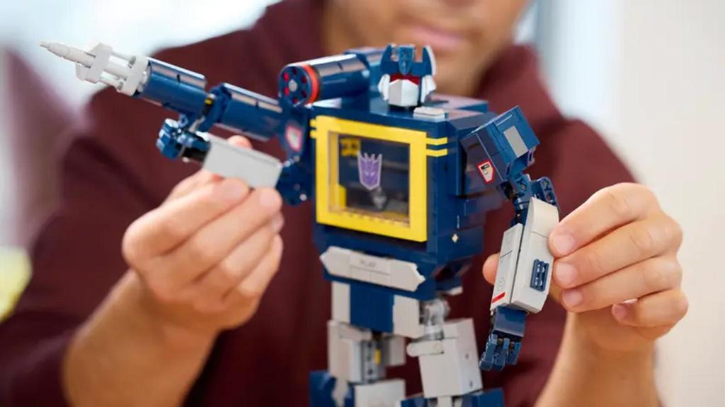 Figura de 'Soundwave' de LEGO.