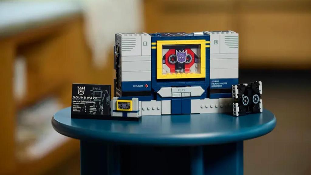 Figura de Soundwave convertida en casette.