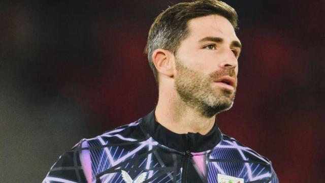 Yeray Álvarez, en el calentamiento previo a un partido.