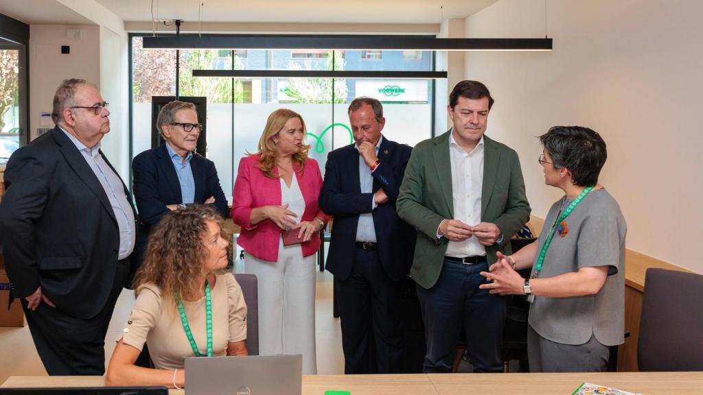 Alfonso Fernández Mañueco en la inauguración de la nueva sede de la Asociación Española Contra el Cáncer en Burgos