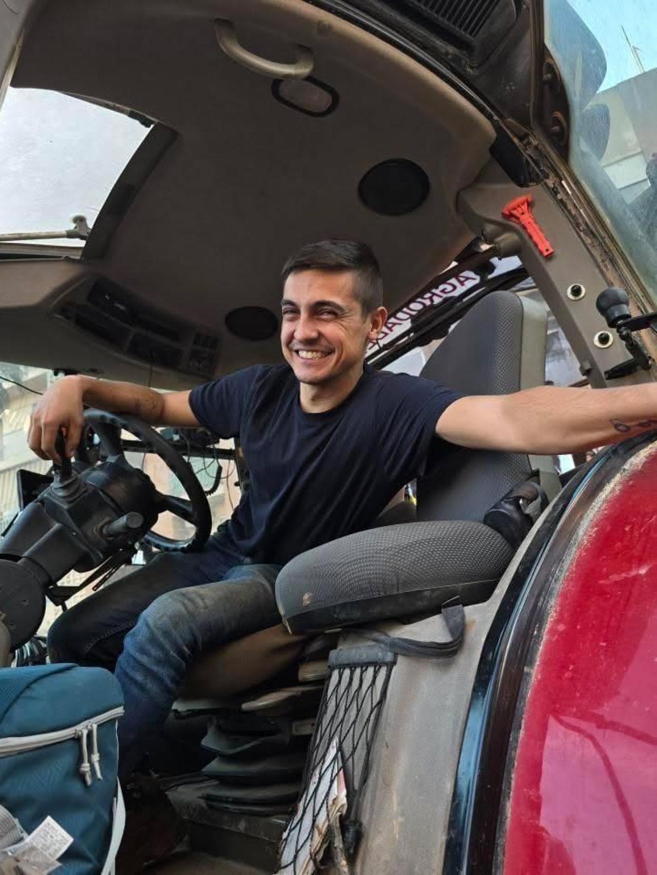 David Lafoz, en su tractor.