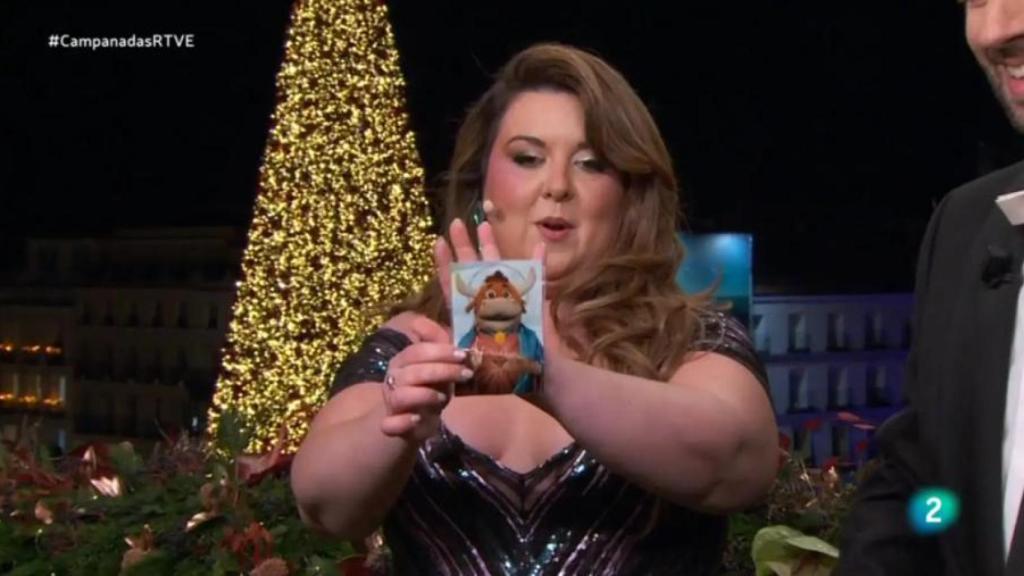 Lalachus muestra una estampa de 'El Grand Prix', junto a David Broncano durante las Campanadas de Nochevieja.