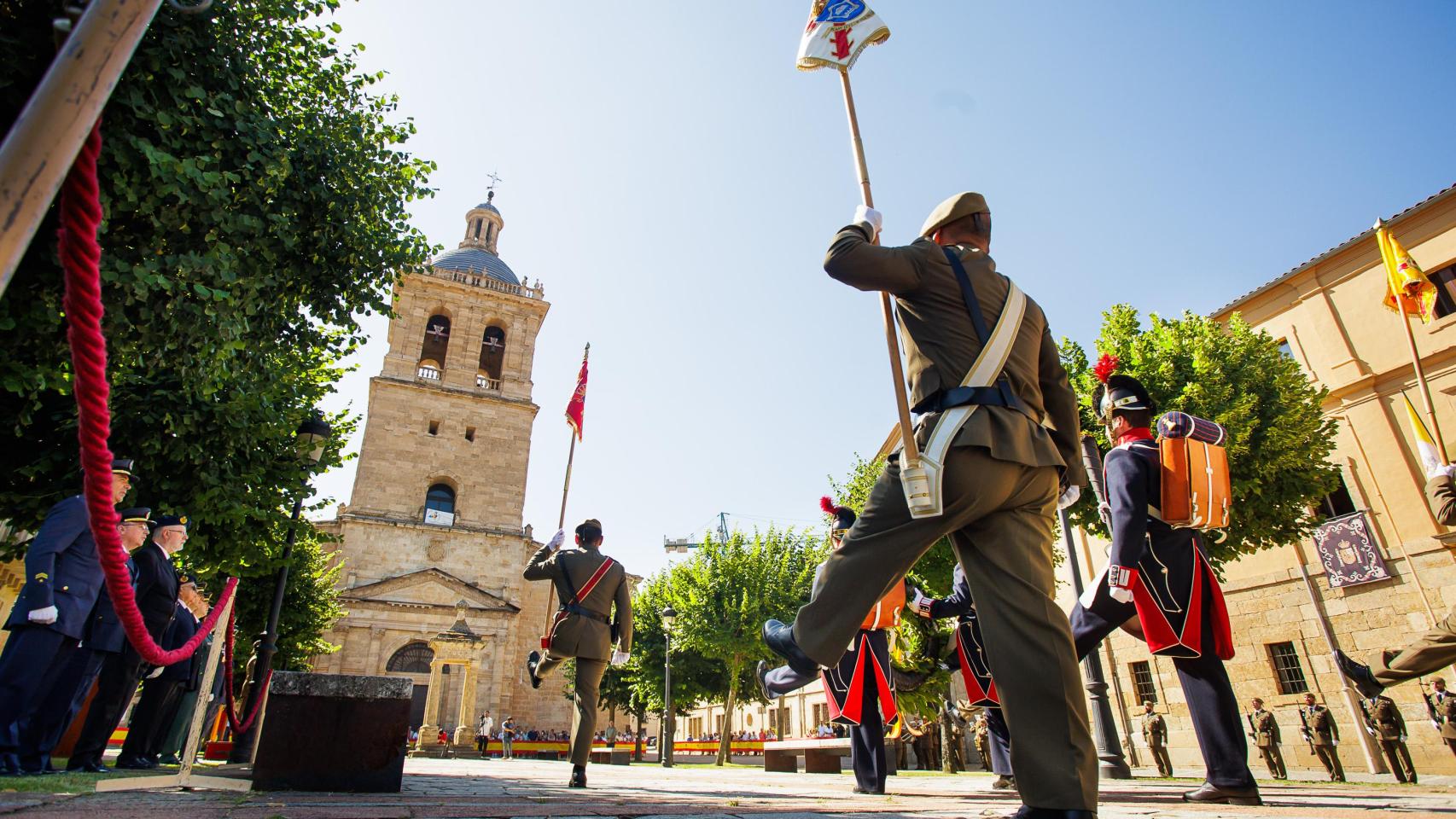 Desfile militar en Ciudad Rodrigo (Salamanca)