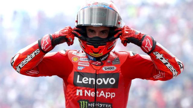 Marc Márquez celebra su victoria en el GP de los Países Bajos 2025