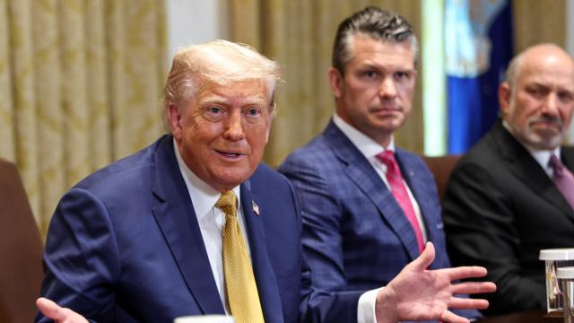 Donald Trump y su secretario de Defensa, Pete Hegseth, en la Casa Blanca.