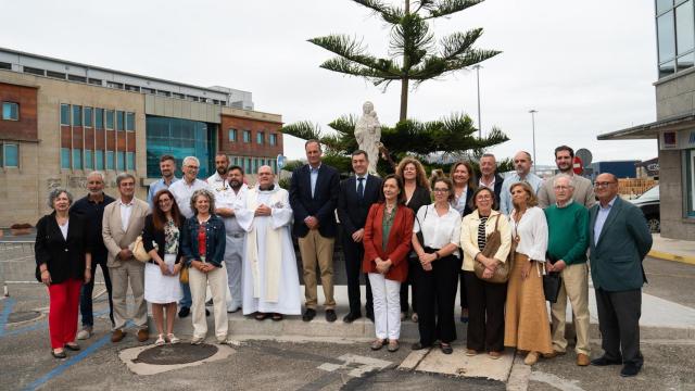 El Puerto de Vigo ya luce una nueva escultura de la Virgen del Carmen