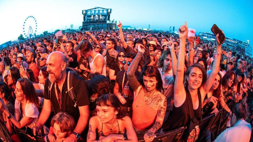 Asistentes al Mad Cool Festival de Madrid durante un concierto.