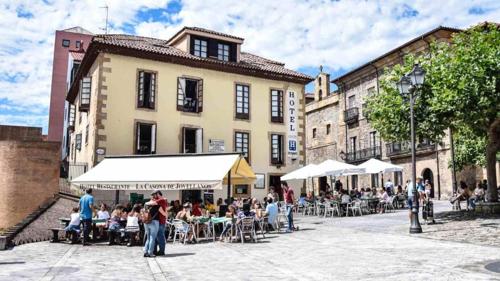 El exterior de La Casona de Jovellanos.