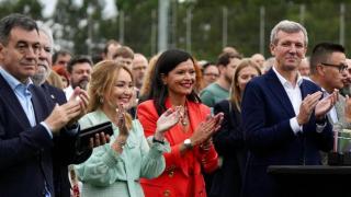 Román Rodríguez, conselleiro de Cultura, Educación e Ordenación Universitaria, Marián Mouriño, presidenta del Celta, Nidia Arévalo, alcaldesa de Mos, y Alfonso Rueda, presidente de la Xunta.
