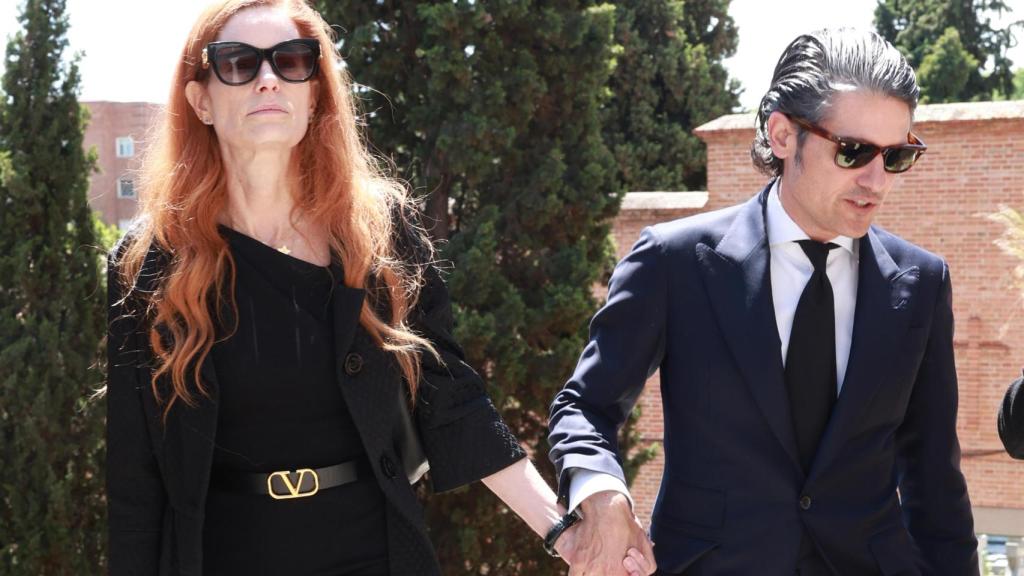 Olivia de Borbón y su marido en el entierro de Francisco de Borbón y Escasany.