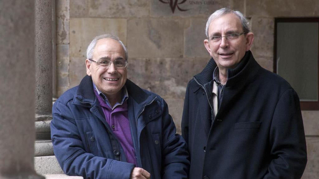 El equipo de la Universidad de Salamanca liderado por Julio Borrego (I) y José Antonio Bartol (D), participa en la elaboración del Corpus del Español del siglo XXI, una herramienta sobre el léxico y la gramática del idioma