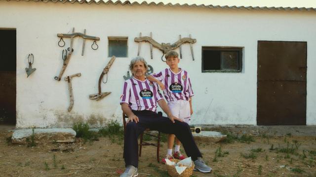 Imágenes de la nueva equipación del Pucela para la temporada 25/26