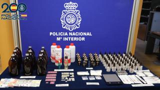 Desmantelan en Vigo dos puntos de venta de droga en el mismo edificio del barrio de Churruca