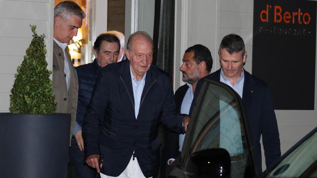 El rey Juan Carlos, en su visita al restaurante D'Berto, en O'Grove, el pasado mes de abril.