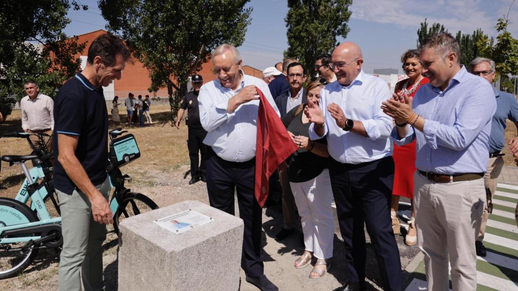 La placa en honor a Mínguez