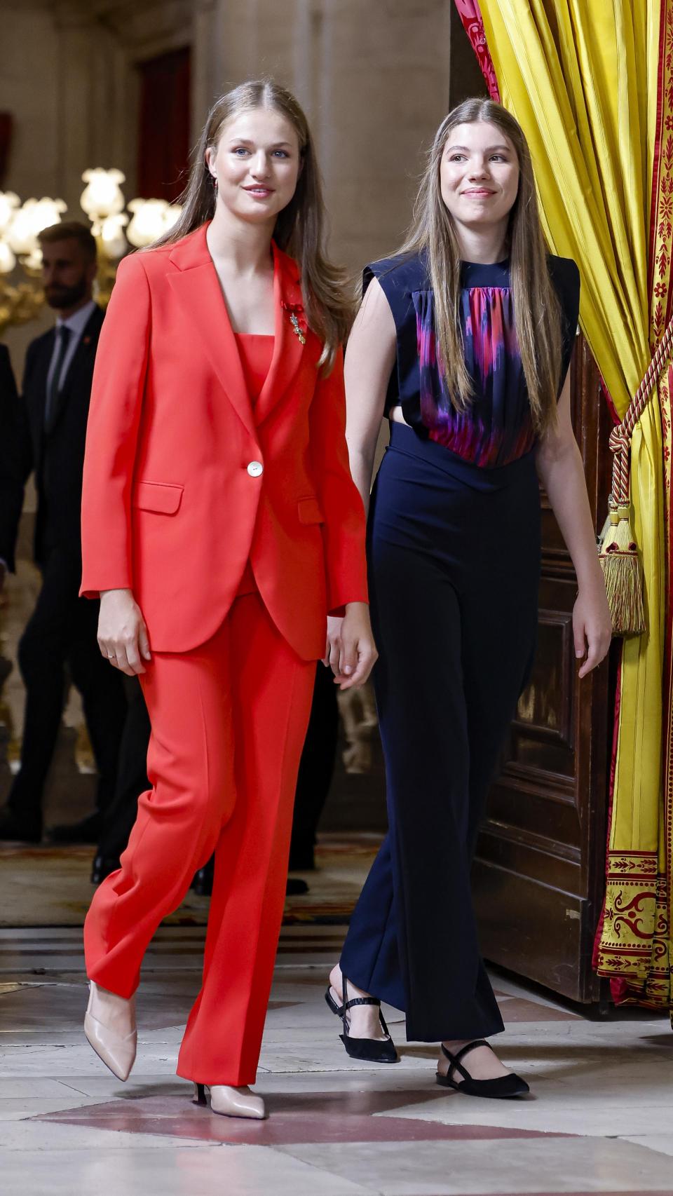 La princesa Leonor y la infanta Sofía en el Palacio Real en junio de 2024.