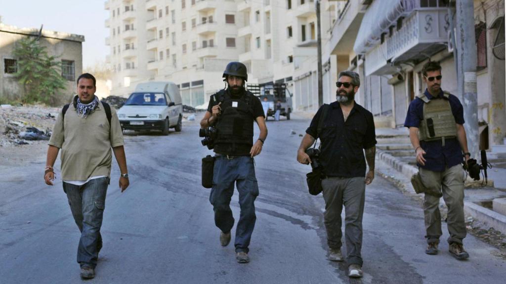 De derecha a izquierda: James Foley (decapitado por el Estado Islámico), Zac Baillie, el premio Pulitzer Manu Brabo y Antonio Pampliega. Alepo, 2013. Foto: Antonio Pampliega