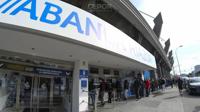 Imagen de una campaña de abonados del Dépor con colas.