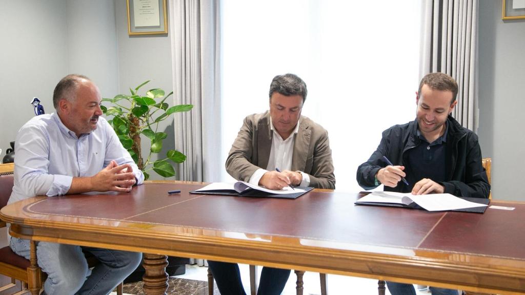 Instante de la firma del acuerdo.