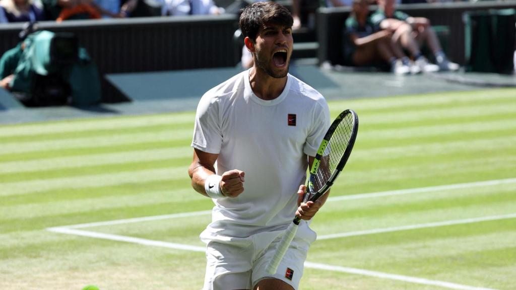Carlos Alcaraz celebra un punto ante Taylor Fritz
