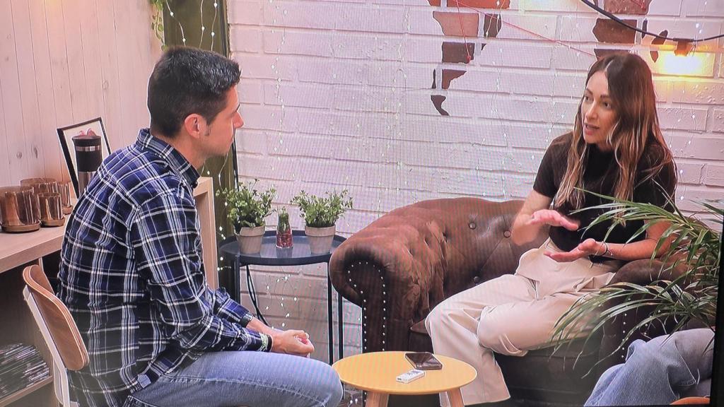 El periodista conversa con Silvia Columbrán.