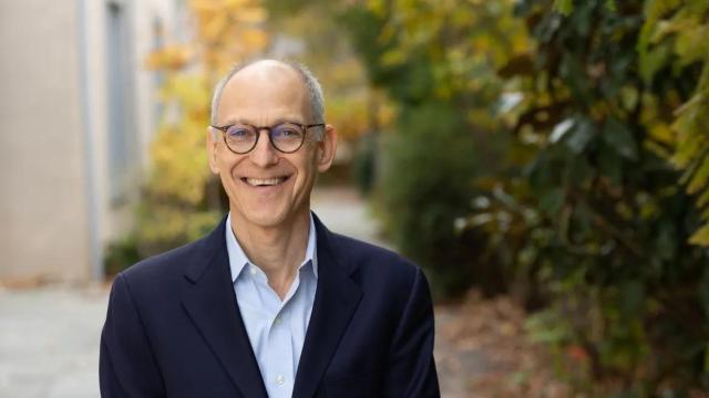 El prestigioso oncólogo Ezekiel Emanuel.