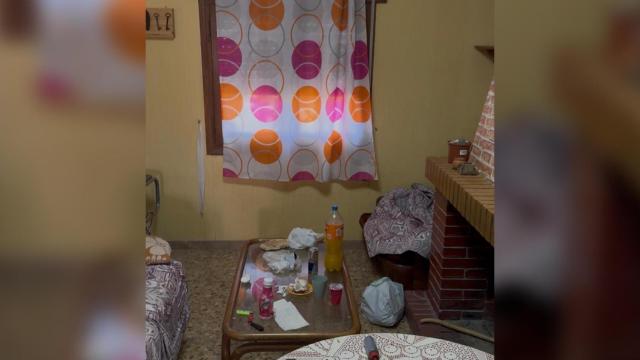 Una de las estancias del piso que alquilaban los inquiokupas