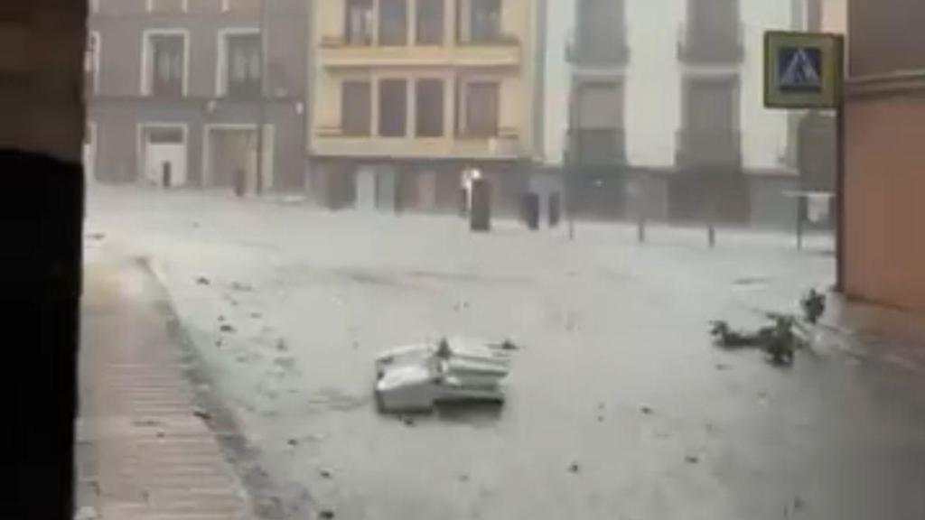 Las calles convertidas en ríos y fuertes granizadas en Tarazona.