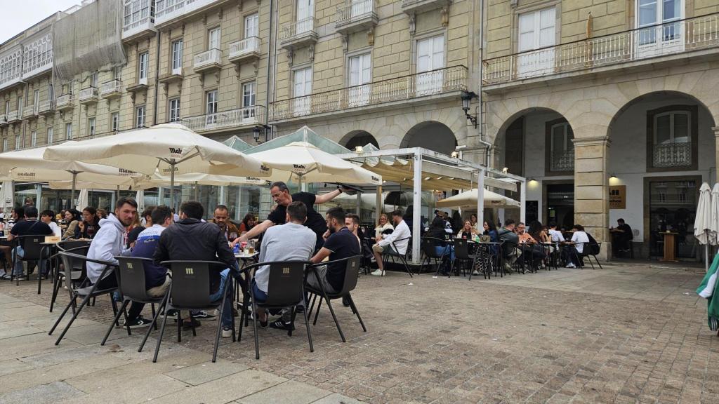 Terraza de la QR Tapería, un gastrobar con comida de casa.