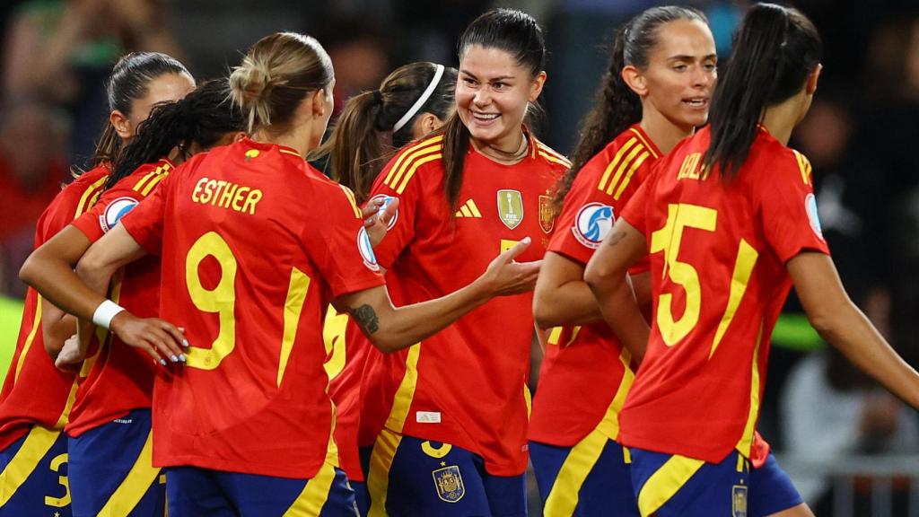Las jugadoras de la Selección celebran el gol de Esther González.