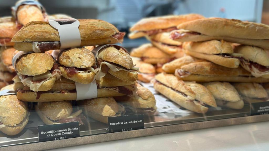 Bocadillos de jamón ibérico.