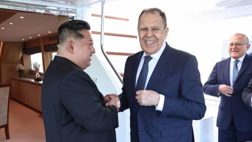 Kim Jong-un recibe al ruso Lavrov para tratar la cooperación bilateral y hablar sobre la situación en Ucrania