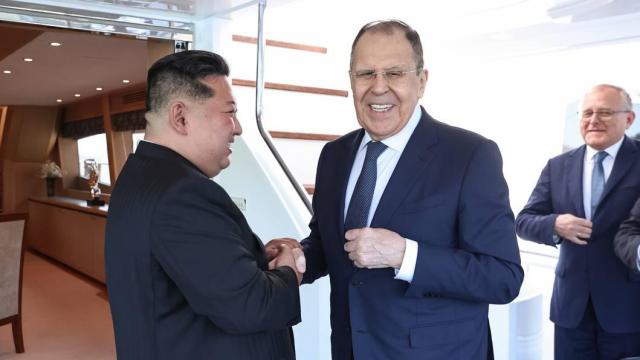 Kim Jong-un recibe al ruso Lavrov para tratar la cooperación bilateral y hablar sobre la situación en Ucrania