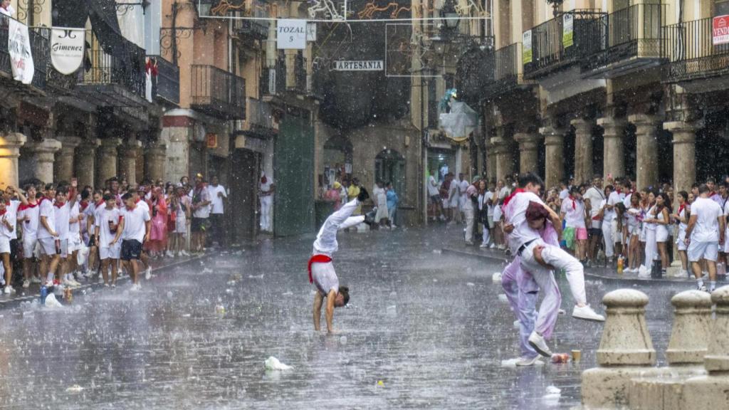 La lluvia ha hecho acto de presencia en las Fiestas de Teruel