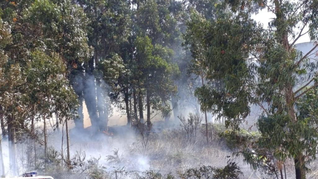 Los bomberos de A Coruña actúan en dos incendios en Xuxán y San Amaro