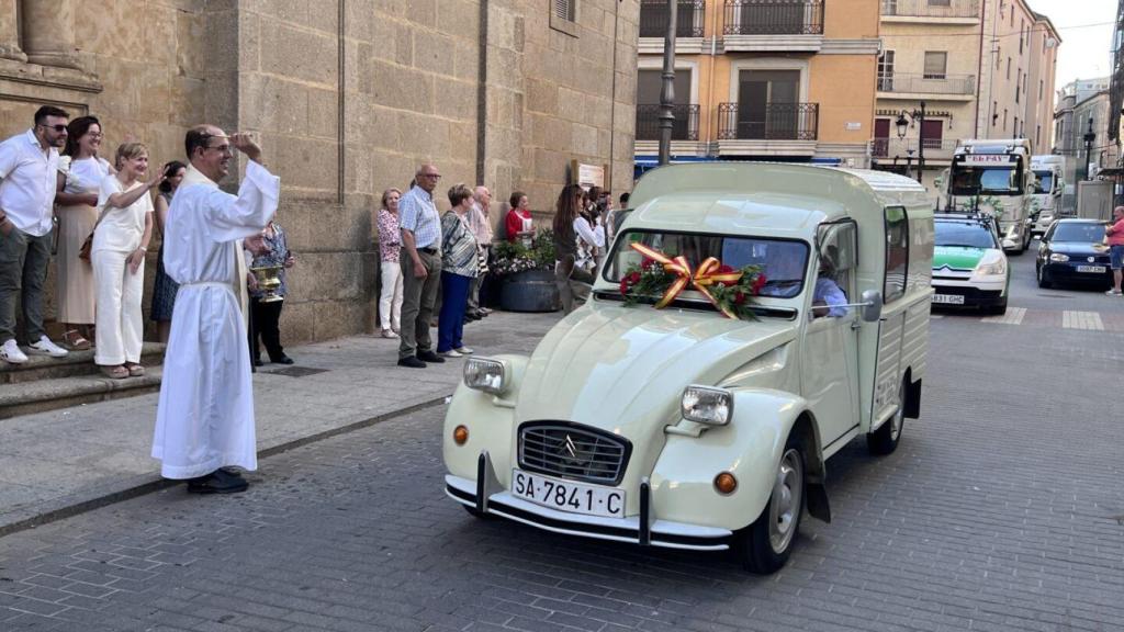 Desfile de coches y camiones por Guijuelo