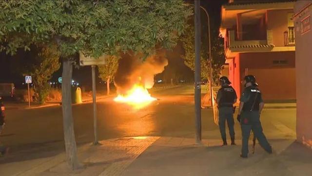 Incidentes en las calles de Torre Pacheco, en la noche de este sábado.