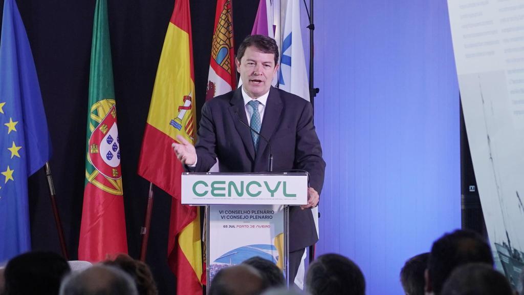 El presidente de la Junta, Alfonso Fernández Mañueco, durante su participación en el VI Consejo Plenario CENCYL, Comunidad de Trabajo Castilla y León-Centro de Portugal, en julio de 2024