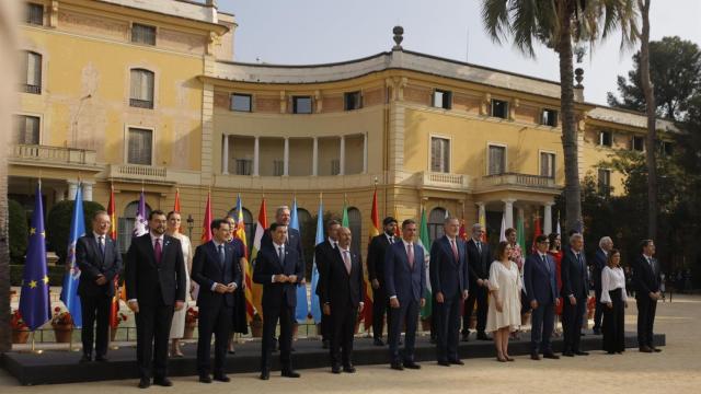 Foto de familia de las autoridades asistentes a la XXVIII Conferencia de Presidentes.