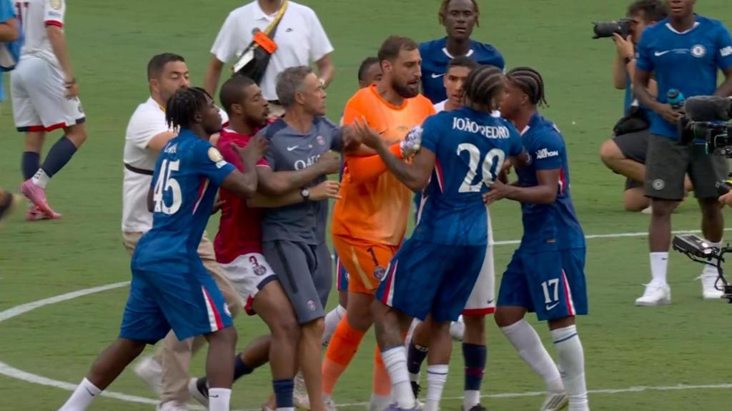 Luis Enrique le pega un puñetazo a Joao Pedro en la final del Mundial de Clubes.