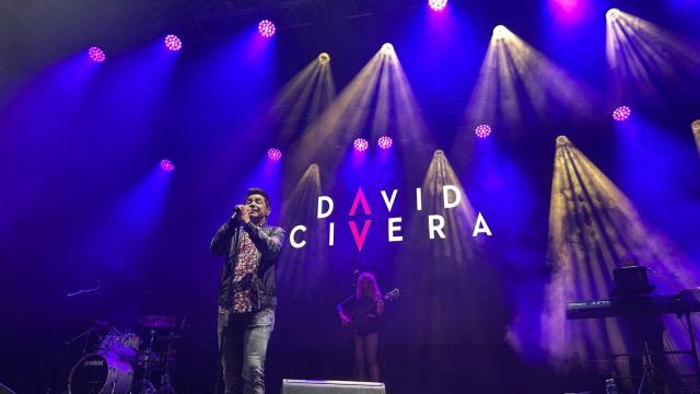 David Civera enamora al público de A Coruña con sus éxitos de siempre y cierra el Atlantic Pride