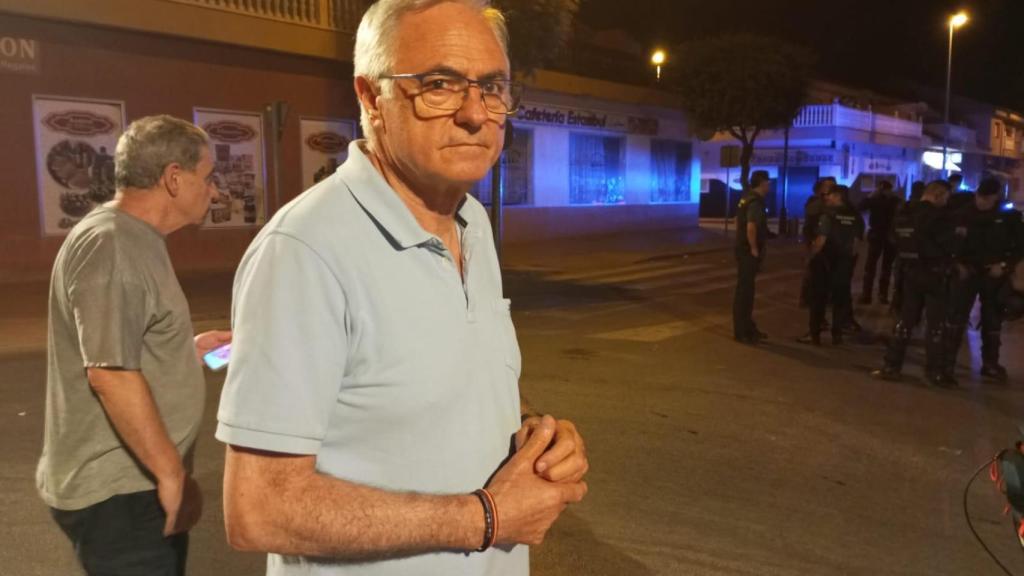 El alcalde de Torre Pacheco, Pedro Ángel Roca, este domingo por la noche, en el Barrio de San Antonio.