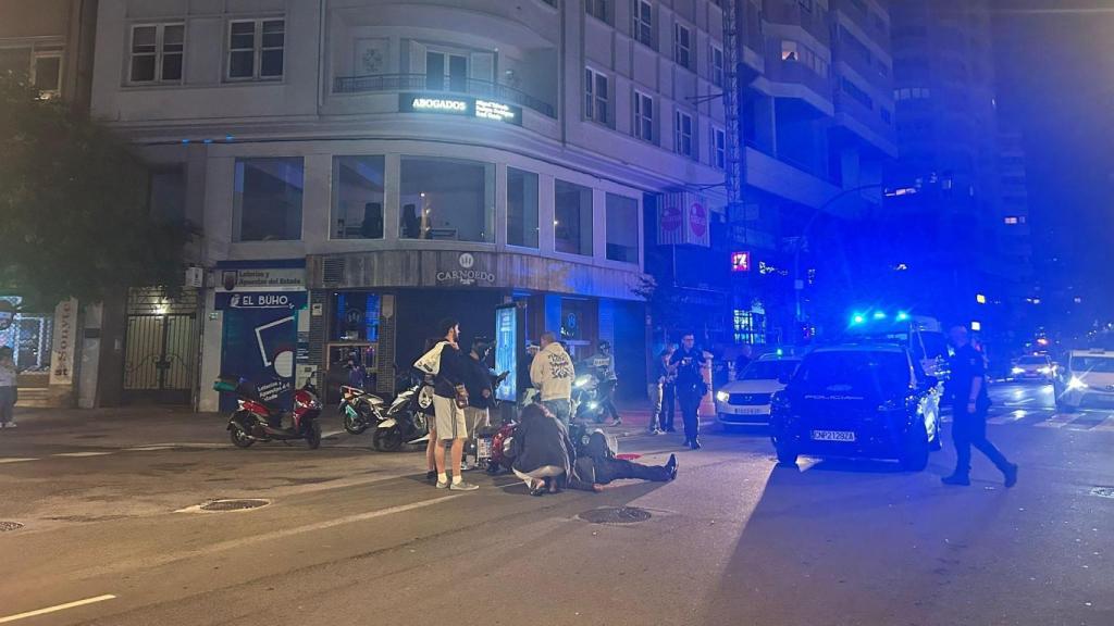 Accidente de tráfico en el centro de A Coruña en la noche de este domingo.