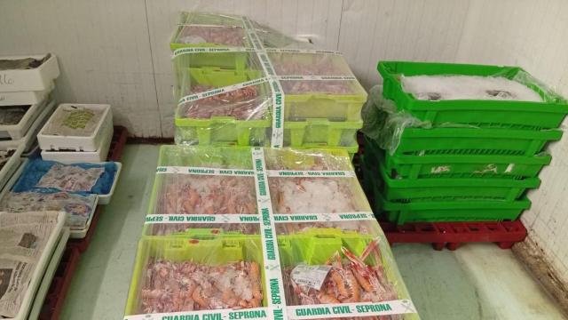 Interceptan cerca de 300 kilos de cigala sin documentación en A Coruña.