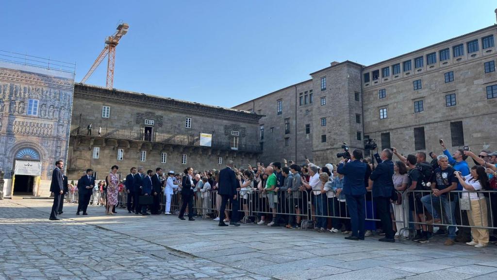 Recibimiento de la princesa Leonor en la Praza do Obradoiro antes de la entrega de la Medalla de Galicia este lunes.