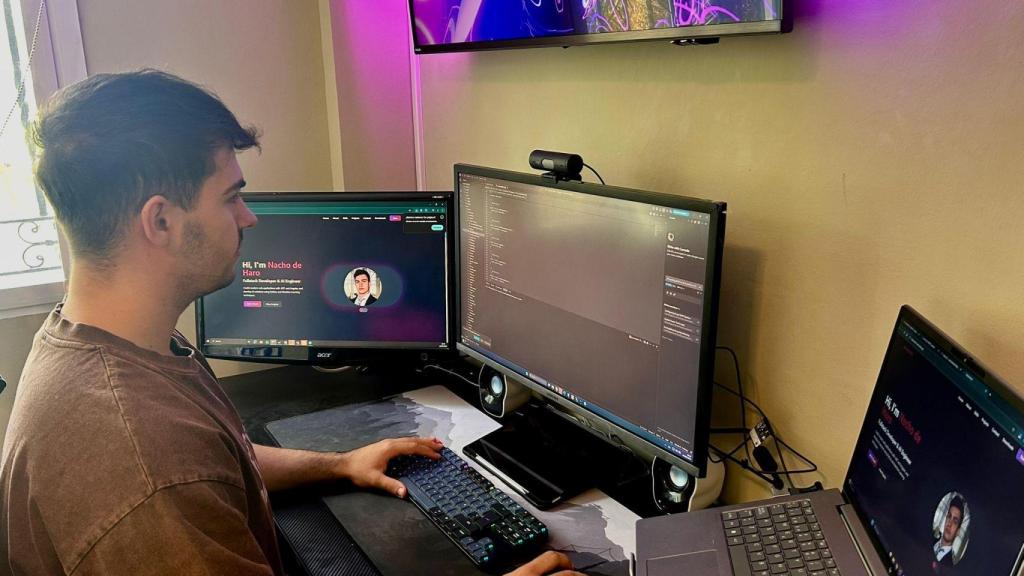 Nacho de Haro trabajando.